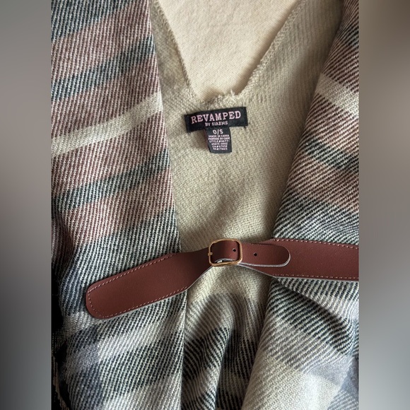 Plaid buckle fringe poncho - Picture 4 of 4